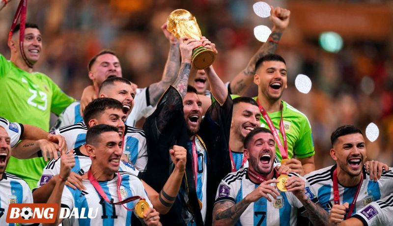 Argentina sau Messi: Chuyển giao hay khủng hoảng?